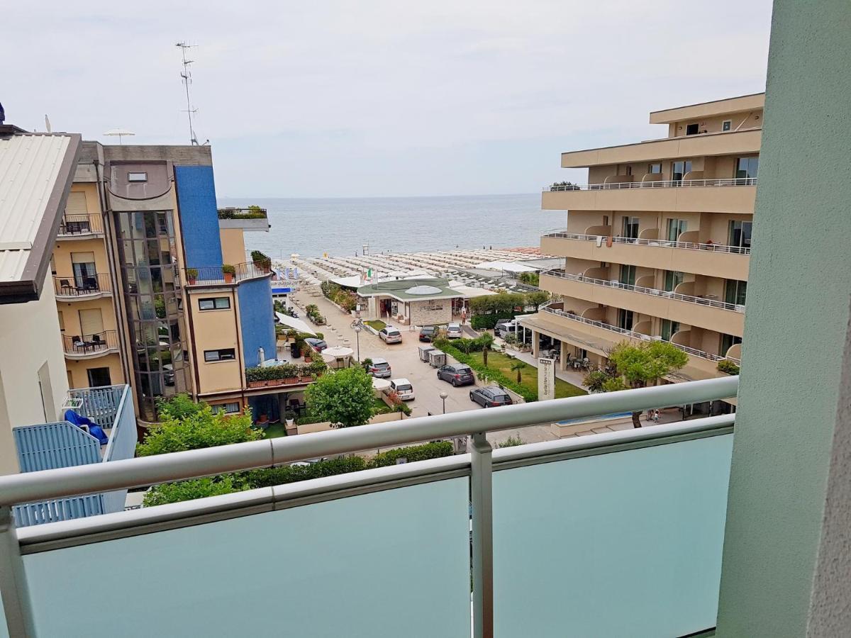 Hotel Sorriso Milano Marittima Buitenkant foto