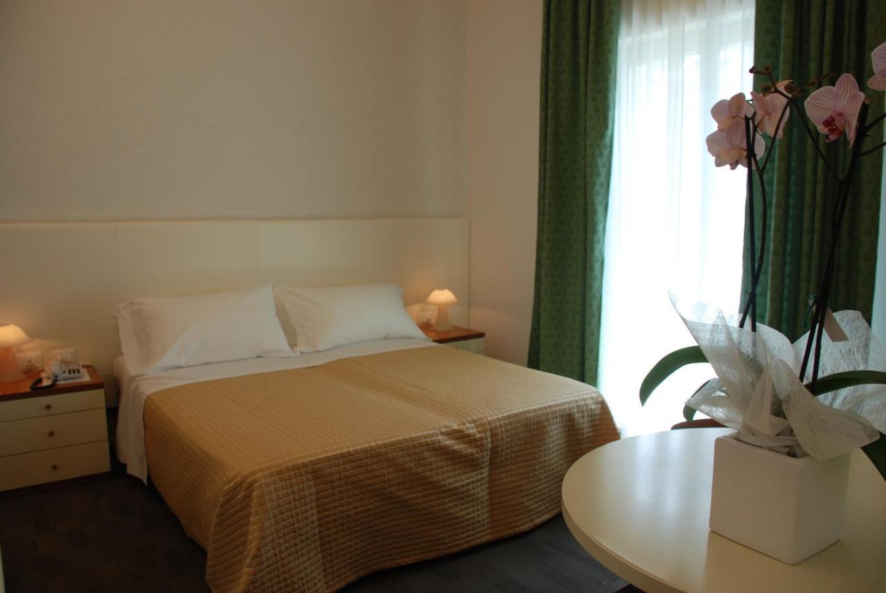 Hotel Sorriso Milano Marittima Buitenkant foto