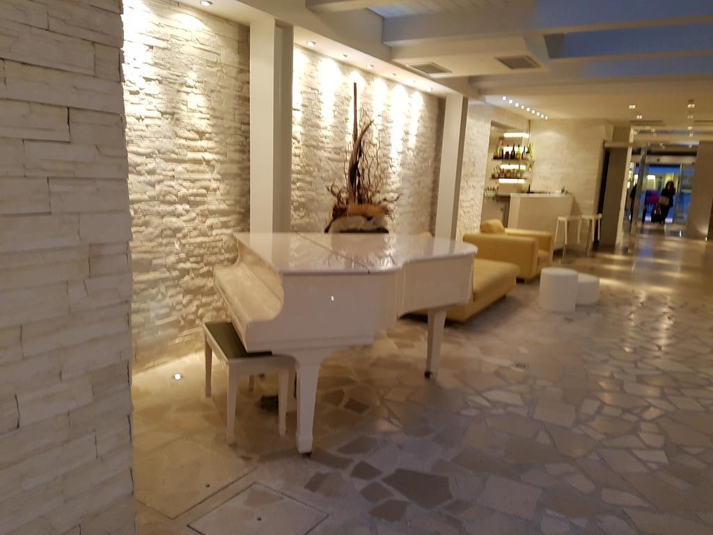Hotel Sorriso Milano Marittima Buitenkant foto