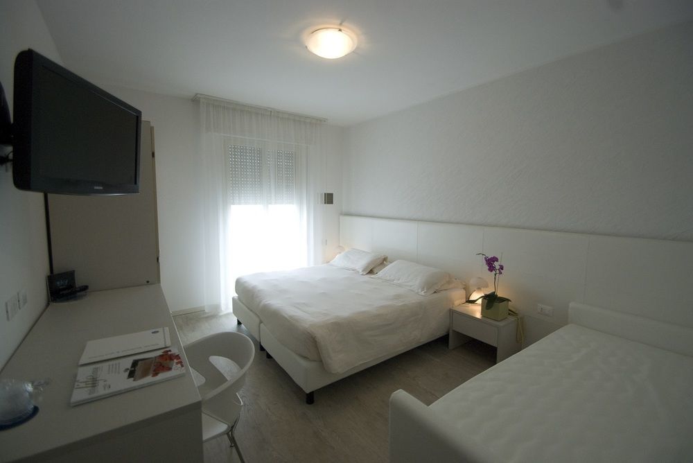 Hotel Sorriso Milano Marittima Buitenkant foto