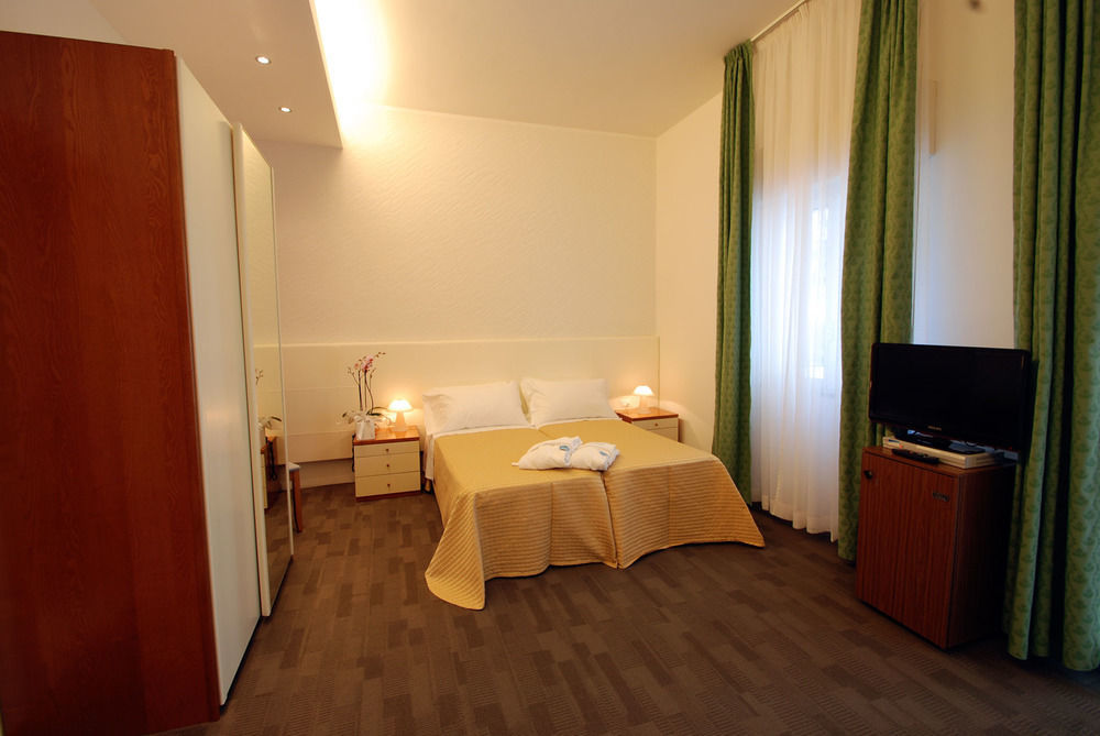 Hotel Sorriso Milano Marittima Buitenkant foto