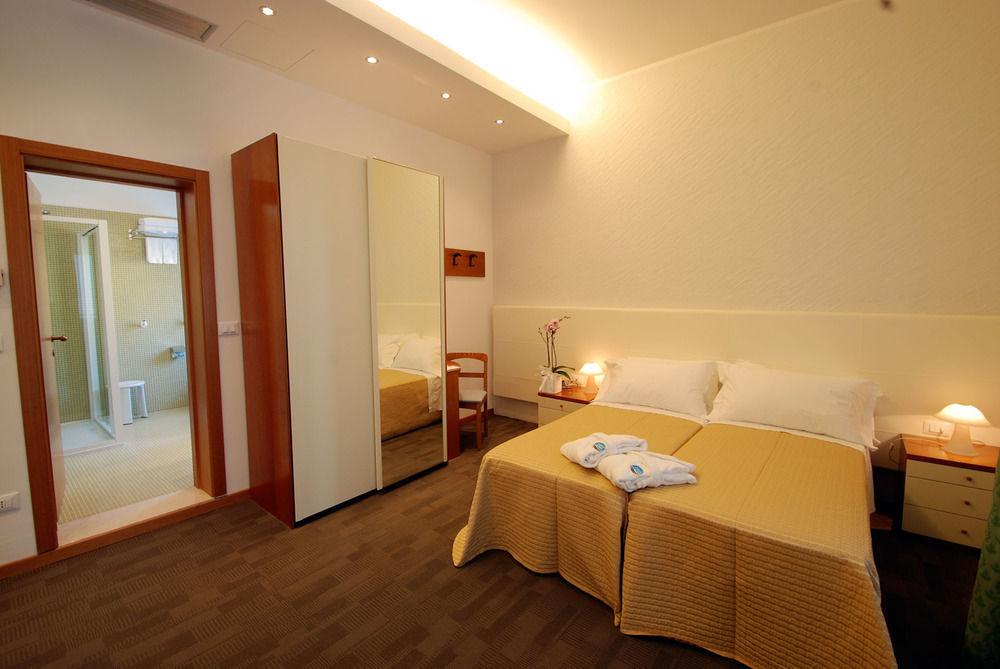 Hotel Sorriso Milano Marittima Buitenkant foto